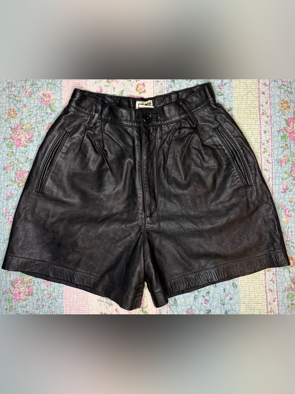 Vintage 80s/90s Belmic High Waisted Black Leather Pleated Lined Shorts Size 24
